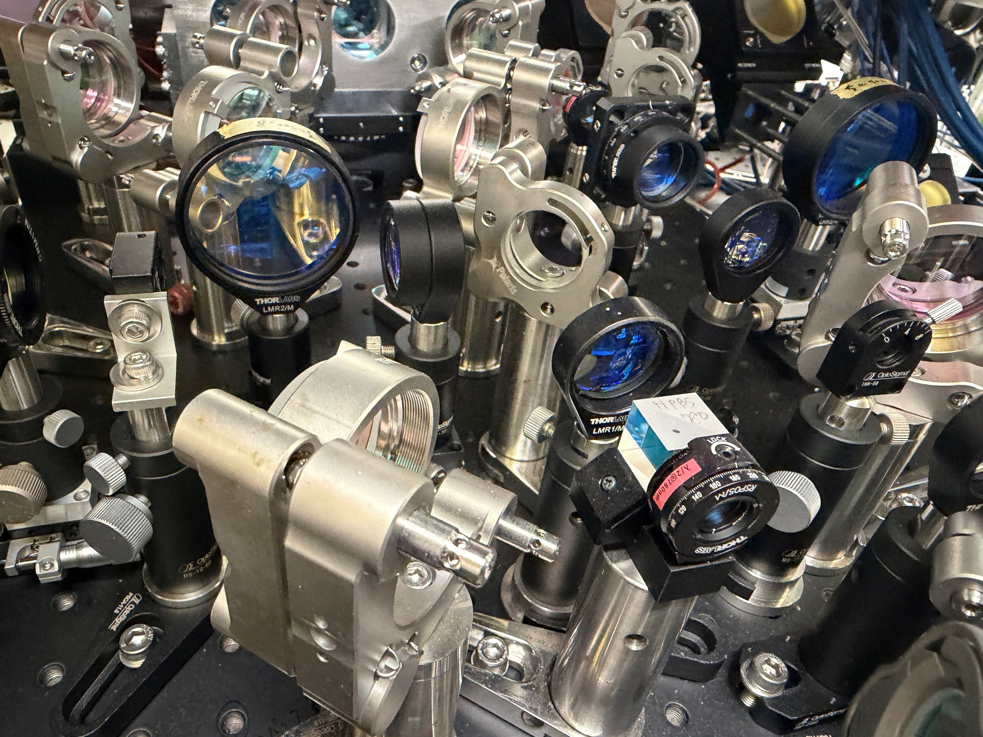 �ʎq�����Z���T�[